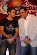Kunal Khemu, Boman Irani at the Media meet of Mumbai Indians along with the cast and crew of 99 in Taj President on 15th April 2009 (8).JPG