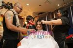 Mona Singh, Aalim Hakim at the UTV Bindass Blue Carpet launch in Bandra Aalim_s salon on 15th April 2009 (18).JPG