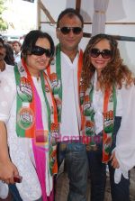 Rakhi Tandon campaign for Sanjay Nirupam in Borivali on 19th April 2009 (11).JPG