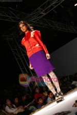Model walk on the ramp for Dev R Nil at Kolkata Fashion Week Day 4 on 5th April 2009 (19).JPG