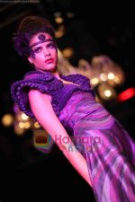 Model walk on the ramp for Rohit Bal at Kolkata Fashion Week Day 4 on 5th April 2009  (7).jpg