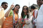 Mahima Chaudhry campaigns for NCP leader Sanjay Patil in Bhandup on 28th April 2009 (13).JPG