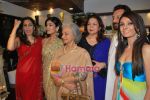 Raveena Tandon, Waheeda Rehman at store launch of designer Rina Shah with Jamila and Seema Malhotra in Khar on 4th May 2009 (4).JPG
