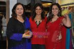 Sharmilla Khanna at store launch of designer Rina Shah with Jamila and Seema Malhotra in Khar on 4th May 2009 (2).JPG