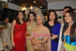 Raveena Tandon, Waheeda Rehman at store launch of designer Rina Shah with Jamila and Seema Malhotra in Khar on 4th May 2009 (39).JPG