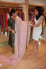 Pooja Chopra shops for her mom at Ritu Kumar store, Lower Parel on 8th May 2009 (48).JPG