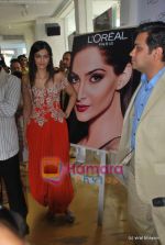 Sonam Kapoor at Loreal Paris brunch in Olive on 10th May 2009 (6).JPG