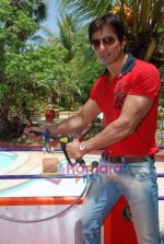 Sonu Sood launches new ride at Water Kingdom on 12th May 2009 (8).JPG