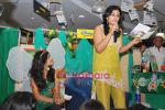 Raveena Tandon at Tinker Bell book reading for kids at Crossword book store on 16th May 2009 (4).JPG