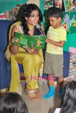 Raveena Tandon at Tinker Bell book reading for kids at Crossword book store on 16th May 2009 (43).JPG