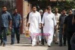Abhishek Bachchan, Amitabh Bachchan at prakash mehra funeral in Oshiwara, Andheri, Mumbai on 18th May 2009 (4).jpg