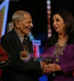 Bal saathe the oldest performer on TV with farah appriciating the act.JPG