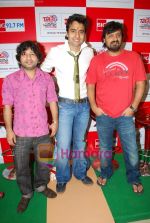 Jackie Bhagnani, Sajid, Kailash Kher on the sets of Big FM on 25th May 2009 (12).JPG