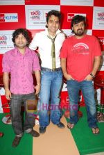 Jackie Bhagnani, Sajid, Kailash Kher on the sets of Big FM on 25th May 2009 (13).JPG