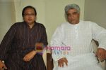 Rakesh Bedi, Javed Akhtar at the launch of Jaswinder Singh_s album Ishq Nahin Asaan in Bhavans on 27th May 2009 (2).JPG