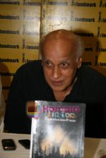 Mahesh Bhatt at Tic Toc book launch in Landmark, Mumbai on 28th May 2009 (7).JPG