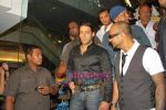Salman Khan at Aalim Hakim salon launch at True Fitness on 29th May 2009 (2).JPG