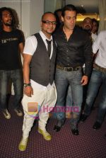 Salman Khan at Aalim Hakim salon launch at True Fitness on 29th May 2009 (6).JPG