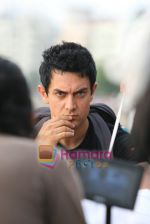 Aamir Khan shoots for Monaco chips Ad in Churchgate, Mumbai on 7th June 2009 (18).JPG
