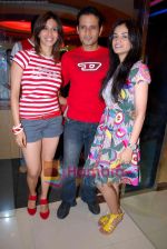 Kishwar Merchant with Manmeet & Karishma at ICE AGE 2 PREMIERE in Fame, Malad on 1st July 2009.jpg