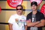 Shahid Kapoor, Vishal Bharadwaj promote Kaminay on Red FM in Mumbai on 1st July 2009 (14).JPG