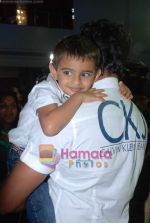 Madhavan with his son at Harry Potter 6 premiere in IMAX Wadala on 15th July 2009 (2).JPG