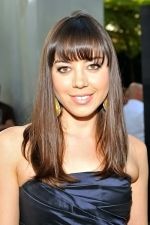 Aubrey Plaza at the LA Premiere of FUNNY PEOPLE on 20th July 2009 at ArcLight Hollywood, California.jpg