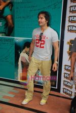 Saif Ali Khan promoted the Love Aaj Kal Apparel Line at Shoppers Stop on 23rd July 2009 (12).JPG