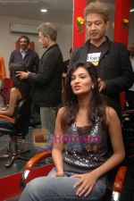 Sayali Bhagat Inaugurates Jawed Habib Hair & Beauty Studios at Madhap on 23rd July 2009 (11).JPG