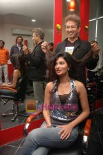 Sayali Bhagat Inaugurates Jawed Habib Hair & Beauty Studios at Madhap on 23rd July 2009 (12).JPG