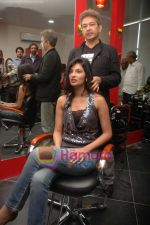 Sayali Bhagat Inaugurates Jawed Habib Hair & Beauty Studios at Madhap on 23rd July 2009 (15).JPG