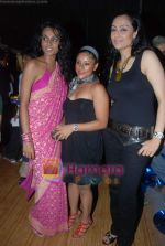 Reshmi Ghosh, Sai Deodar, Gauri Tonk at reshmi ghosh_s birthday on 28th July 2009 (38).JPG