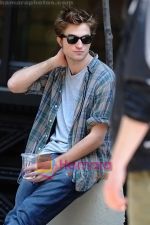 Robert Pattinson at the location for movie REMEMBER ME on June 15th 2009 in Manhattan, NY (1).jpg