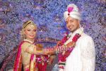 Rakhi Sawant with fiance Elesh Parujanwala, the winner of Rakhi Ka Swayamvar in Leela on 2nd August 2009 (40).JPG