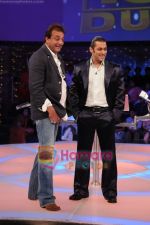 Sanjay Dutt with Salman Khan on 10 Ka Dum on 8th Aug 2009.JPG