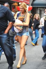 Blake Lively on the sets of GOSSIP GIRL on August 6, 2009 in NY (1).jpg