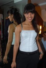 at the Launch of Nishka Lulla_s label Nisshk in South Mumbai based fashion store FUEL on 8th Aug 2009 (69).JPG