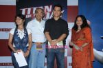 Aamir Khan at the Titan of the Day Contest Winners meet in Mumbai on 11th Aug 2009.JPG
