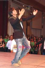 Shahrukh Khan thanking his fans in Atlantic City, New Jersey. Courtesy- INDIA ANI (1).jpg