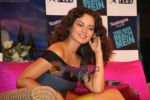 Kangana Ranaut on the sets of Farah Khan_s chat show Tere Mere Beach Mein in Filmcity on 16th Aug 2009 (26).JPG