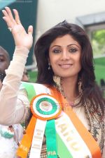 Shilpa Shetty wows fans at India Day Parade and Festival in New York on August 16, 2009 in Manhattan, New York.jpg