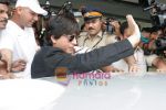 Shahrukh Khan return to Mumbai Airport on 18th Aug 2009 (2).JPG