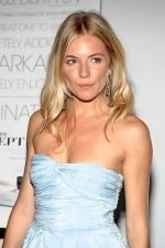 Sienna Miller at the NY Premiere of THE SEPTEMBER ISSUE in The Museum of Modern Art on 19th August 2009 (2).jpg