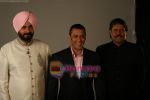 Navjot Singh Sidhu, Salman Khan, Kapil Dev on the sets of Dus Ka Dum in RK Studio, Mumbai on 19th Aug 2009 (8).JPG