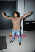 Kailash Kher at Sonal Sehgal_s bash in Puro, Bandra on 26th Aug 2009 (2).JPG