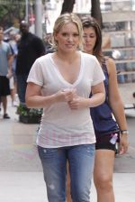 Hilary Duff On The Set Of GOSSIP GIRL in New York City on 26th August 2009 (53).jpg