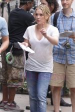 Hilary Duff On The Set Of GOSSIP GIRL in New York City on 26th August 2009 (55).jpg