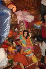 Amrita Rao seeks blessings from Lalbaug Ka Raja Ganpati on 30th Aug 2009 (21).jpg