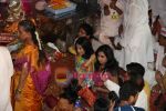 Amrita Rao, Shreya Ghoshal seeks blessings from Lalbaug Ka Raja Ganpati on 30th Aug 2009 (8).jpg