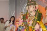 Shilpa Shetty seek ganesha blessings in Chinchpokli, Mumbai on 29th Aug 2009 (14).JPG